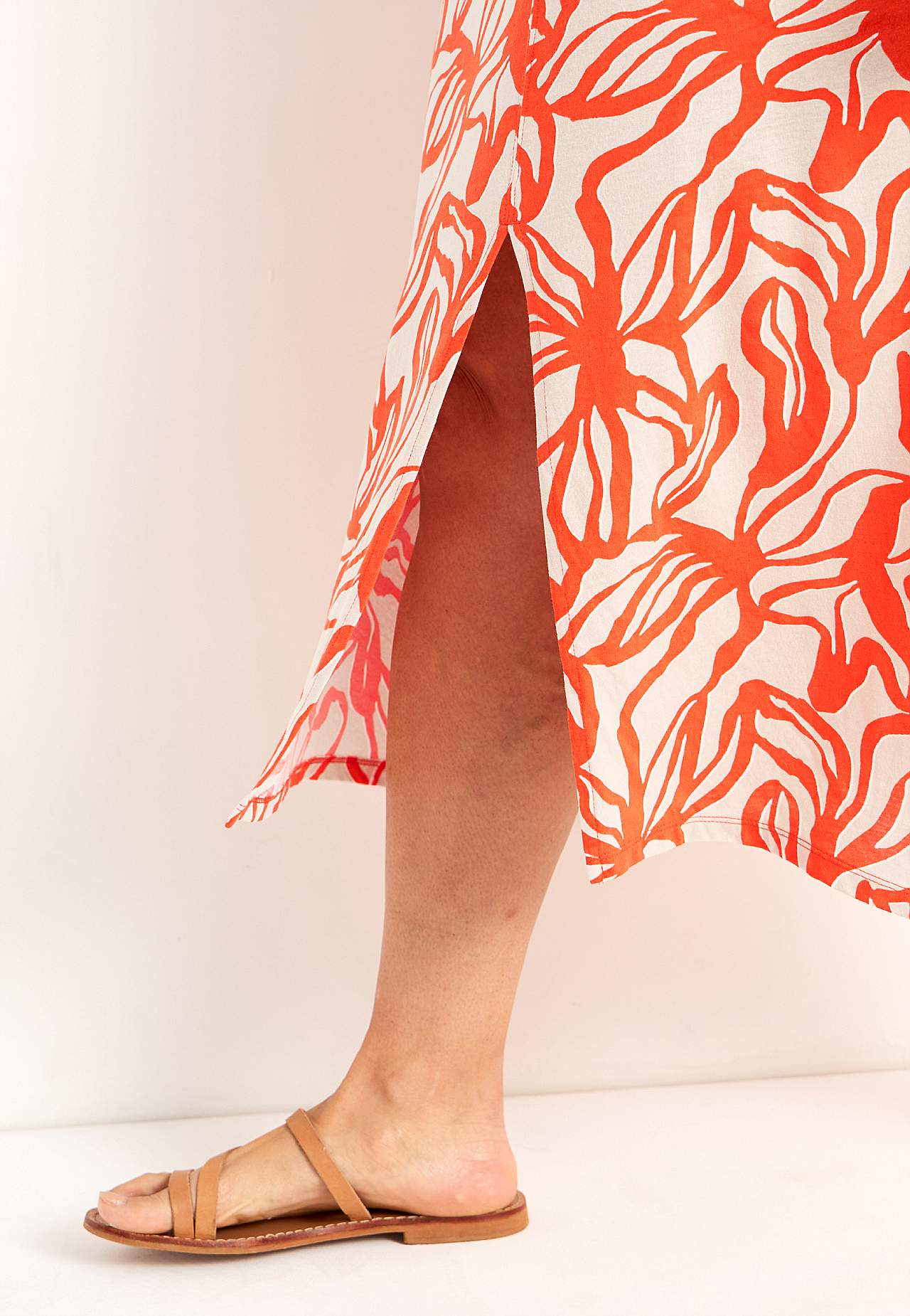 V-neck, sleeveless jersey dress