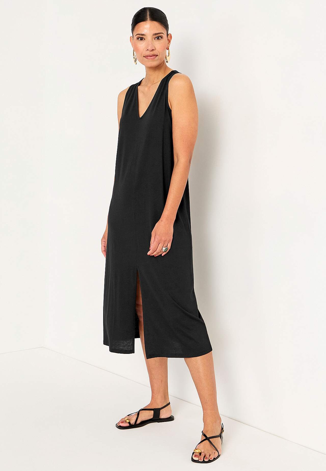 V-neck, sleeveless jersey dress