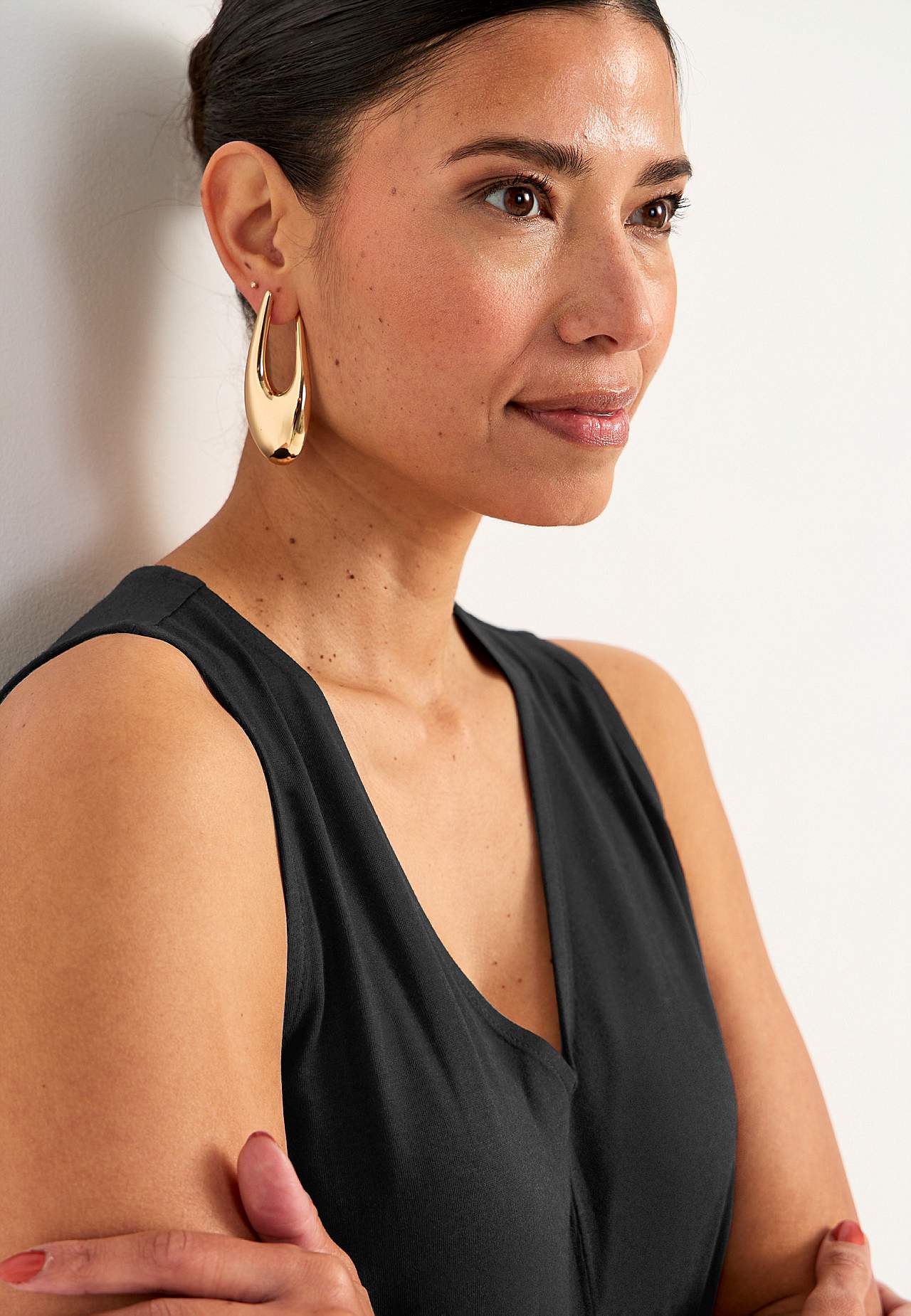 V-neck, sleeveless jersey dress