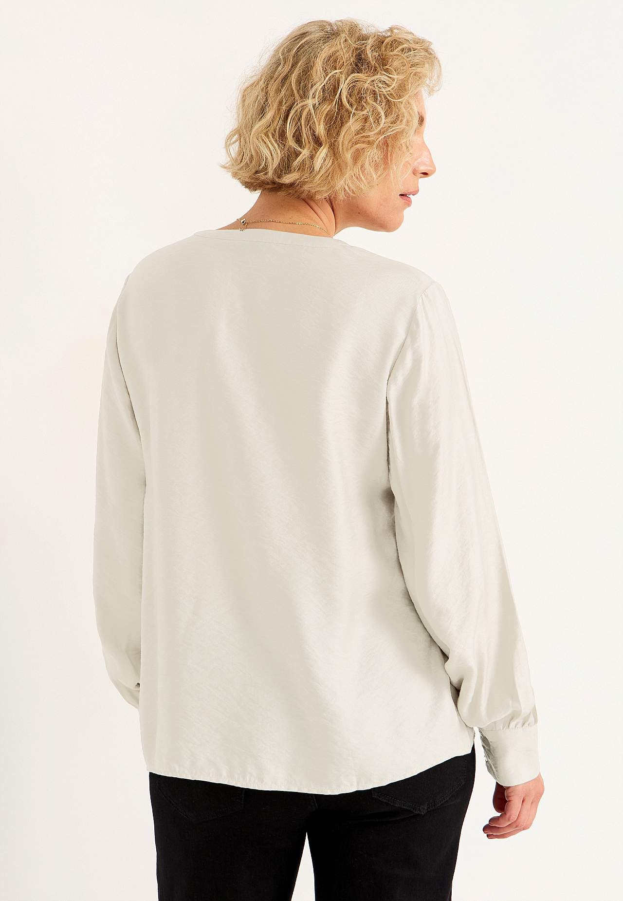 Woven blouse with buttons