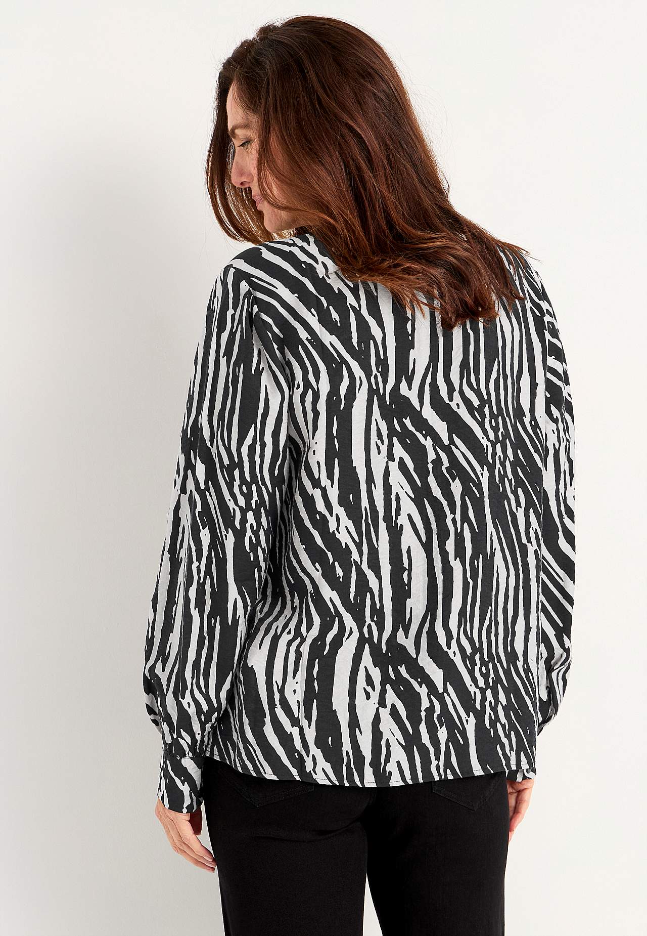 Woven blouse with buttons