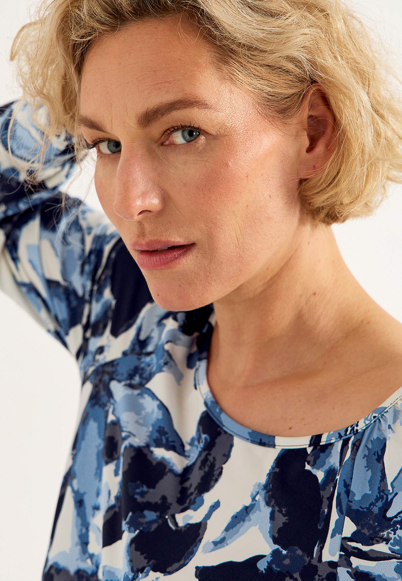 Patterned jersey top with wide cuffs