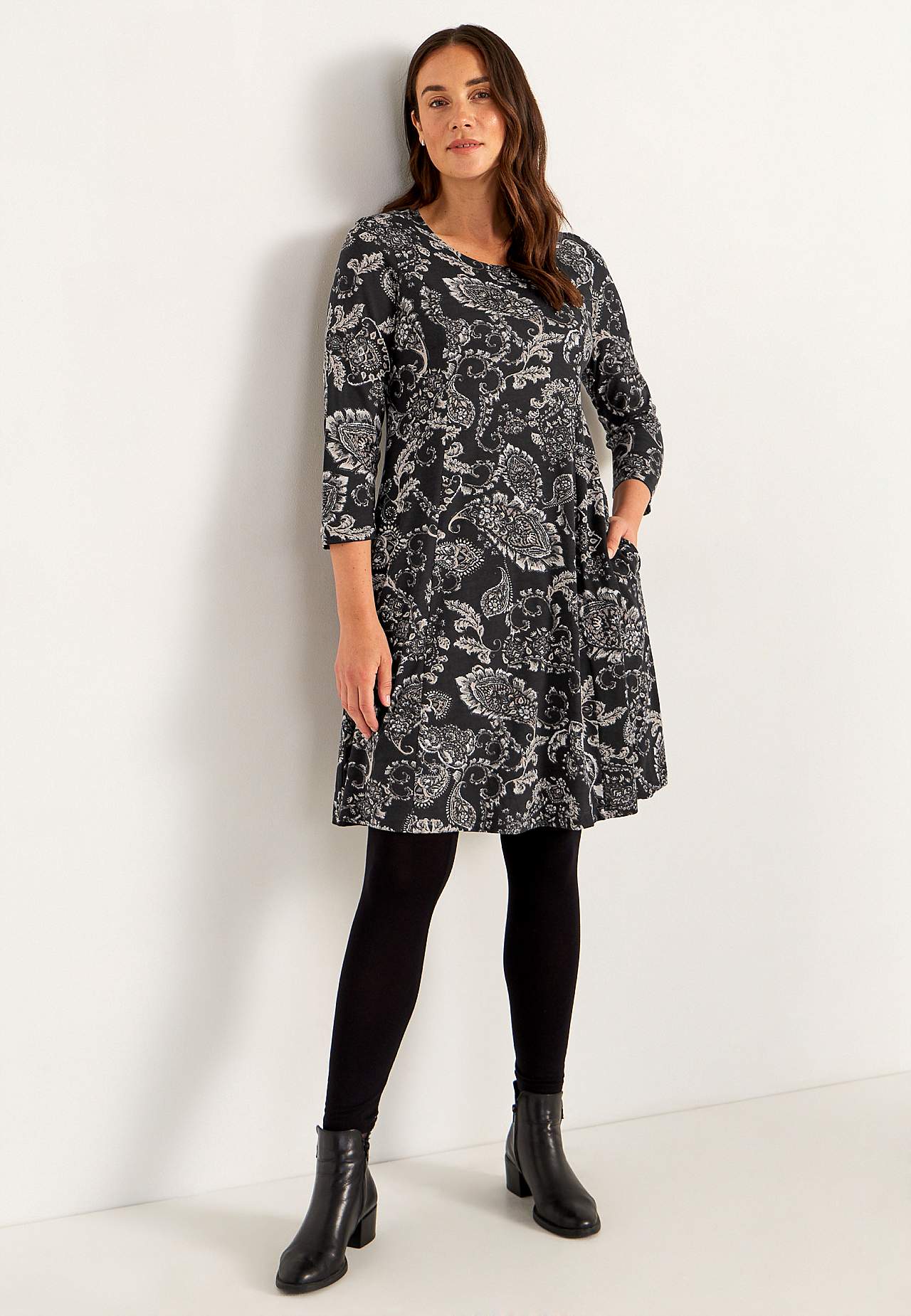Patterned jersey dress with pockets