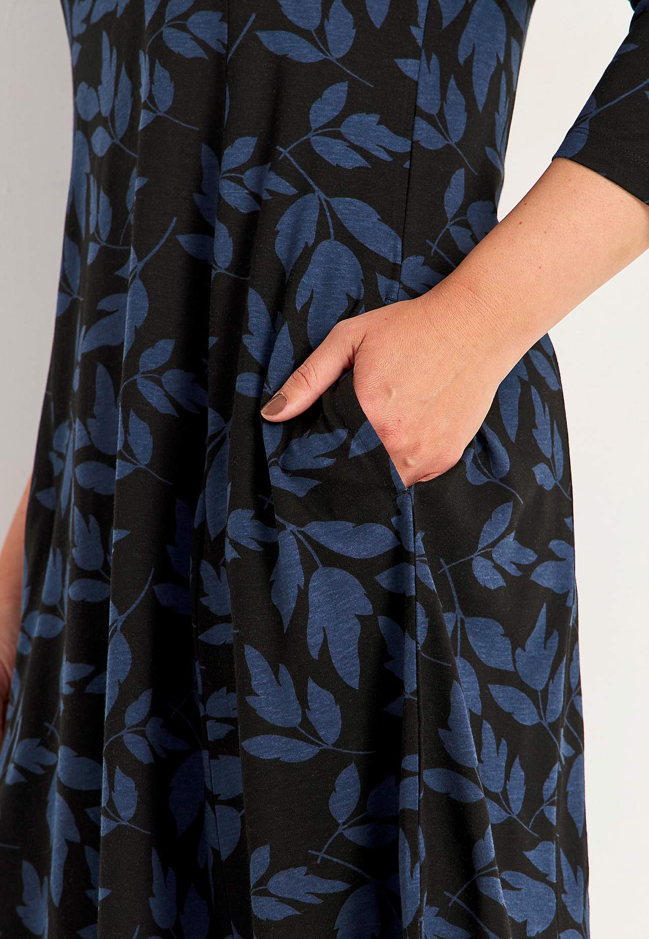 Patterned jersey dress with pockets