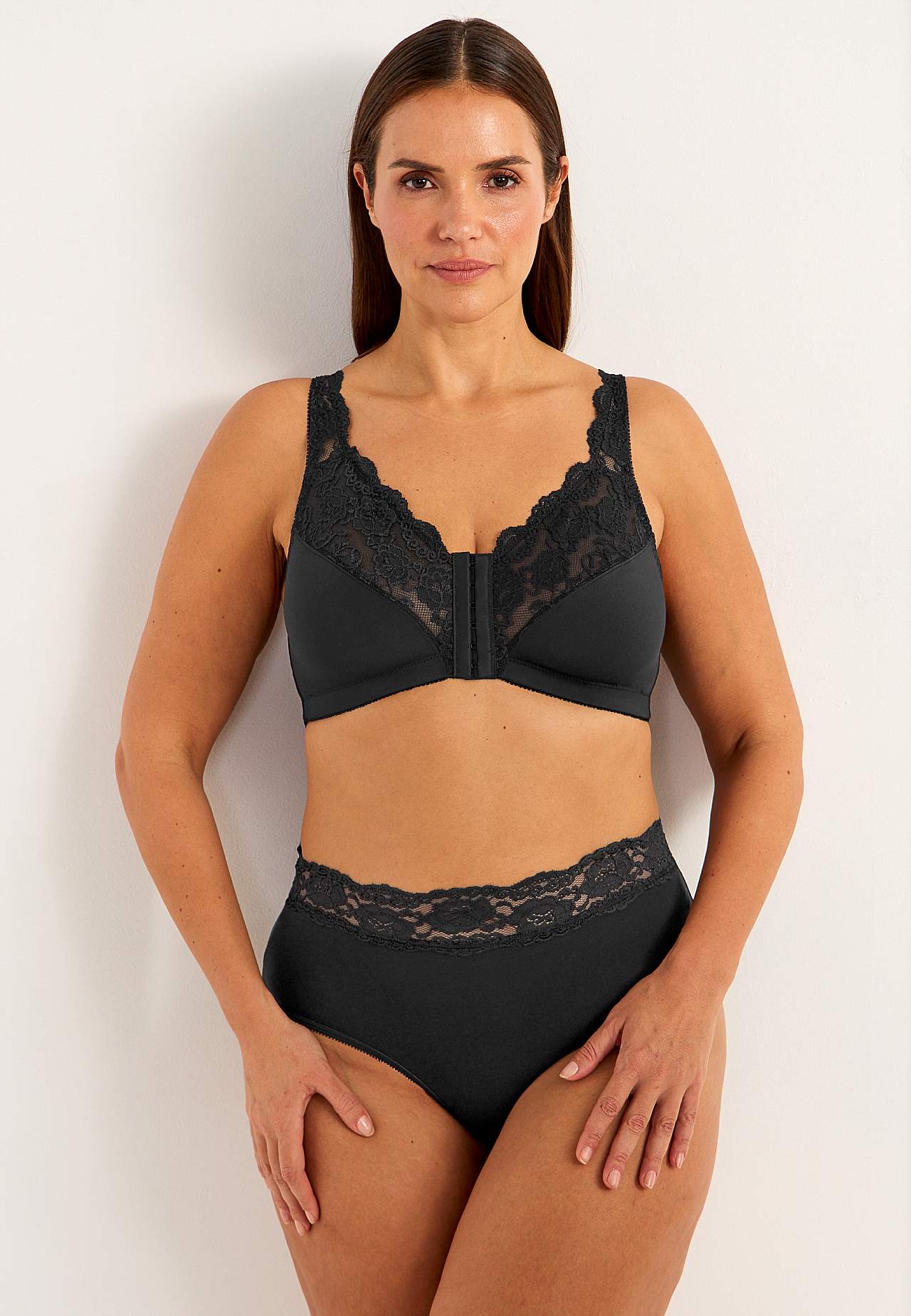Front-closing soft bra