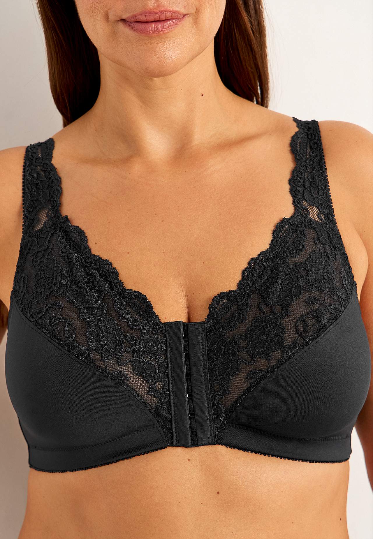 Front-closing soft bra