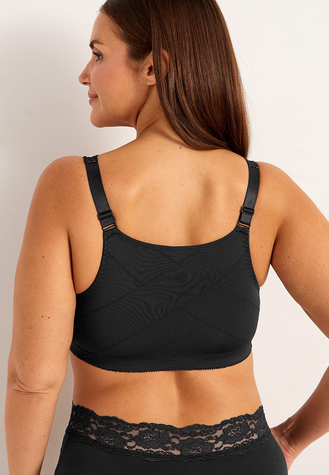 Front-closing soft bra