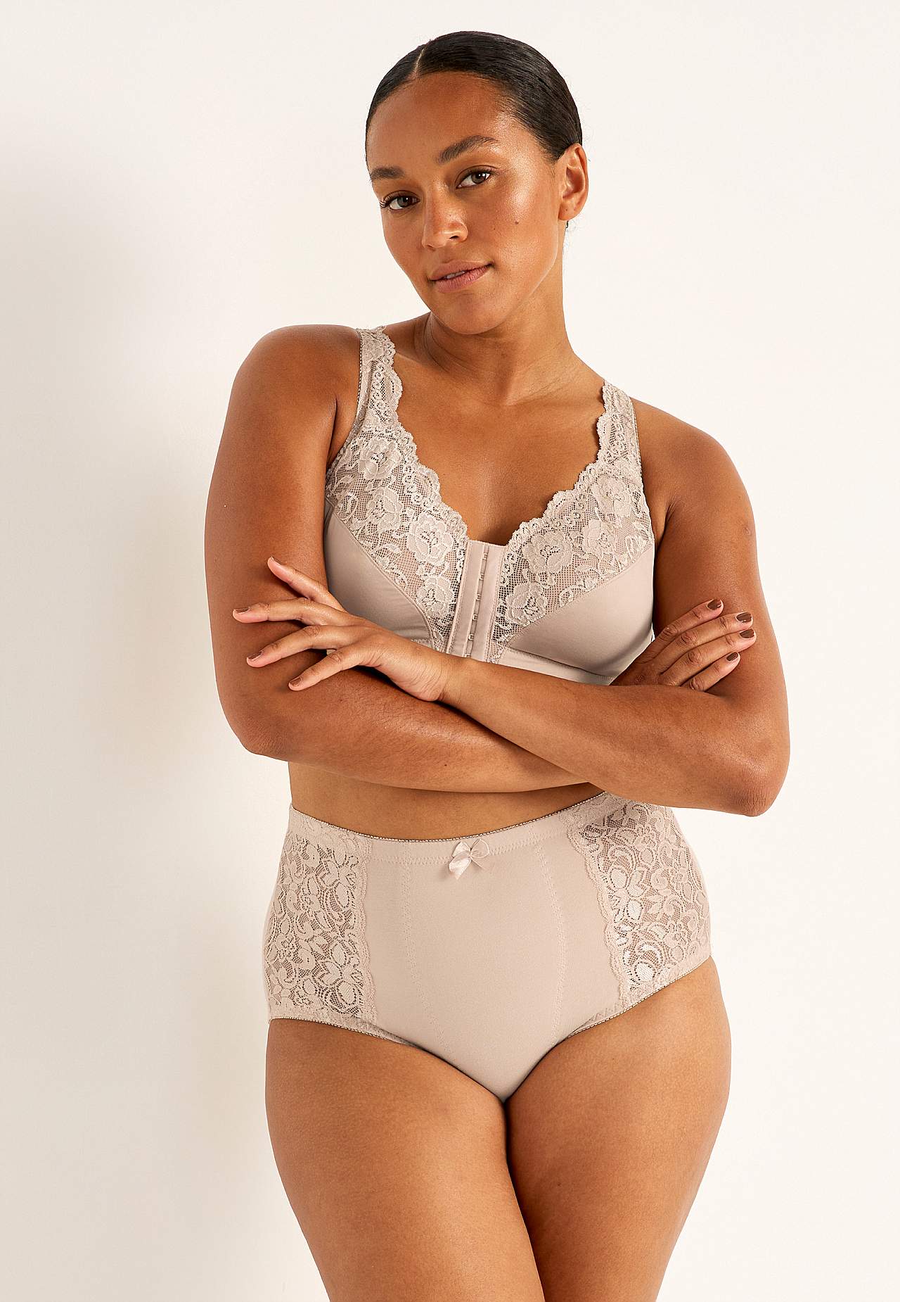 Front-closing soft bra