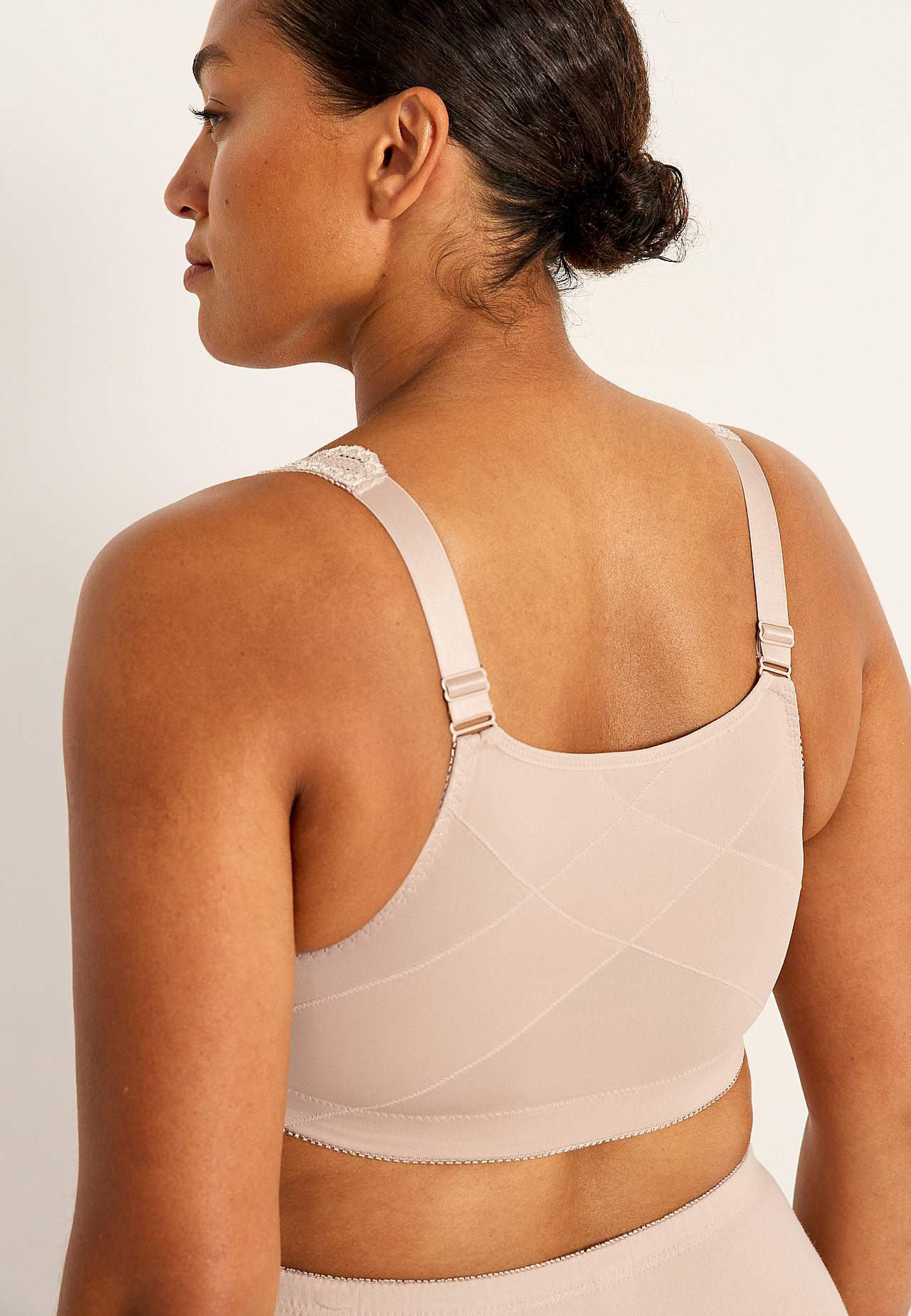 Front-closing soft bra