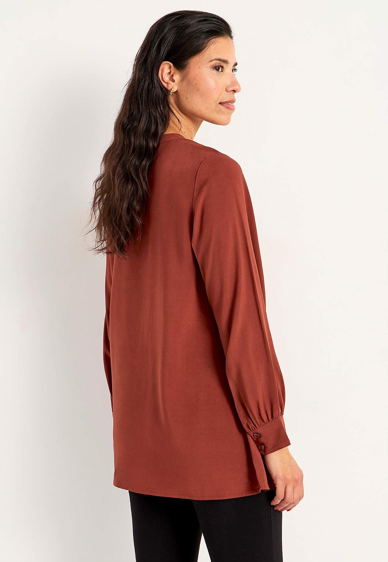 V-neck, woven tunic
