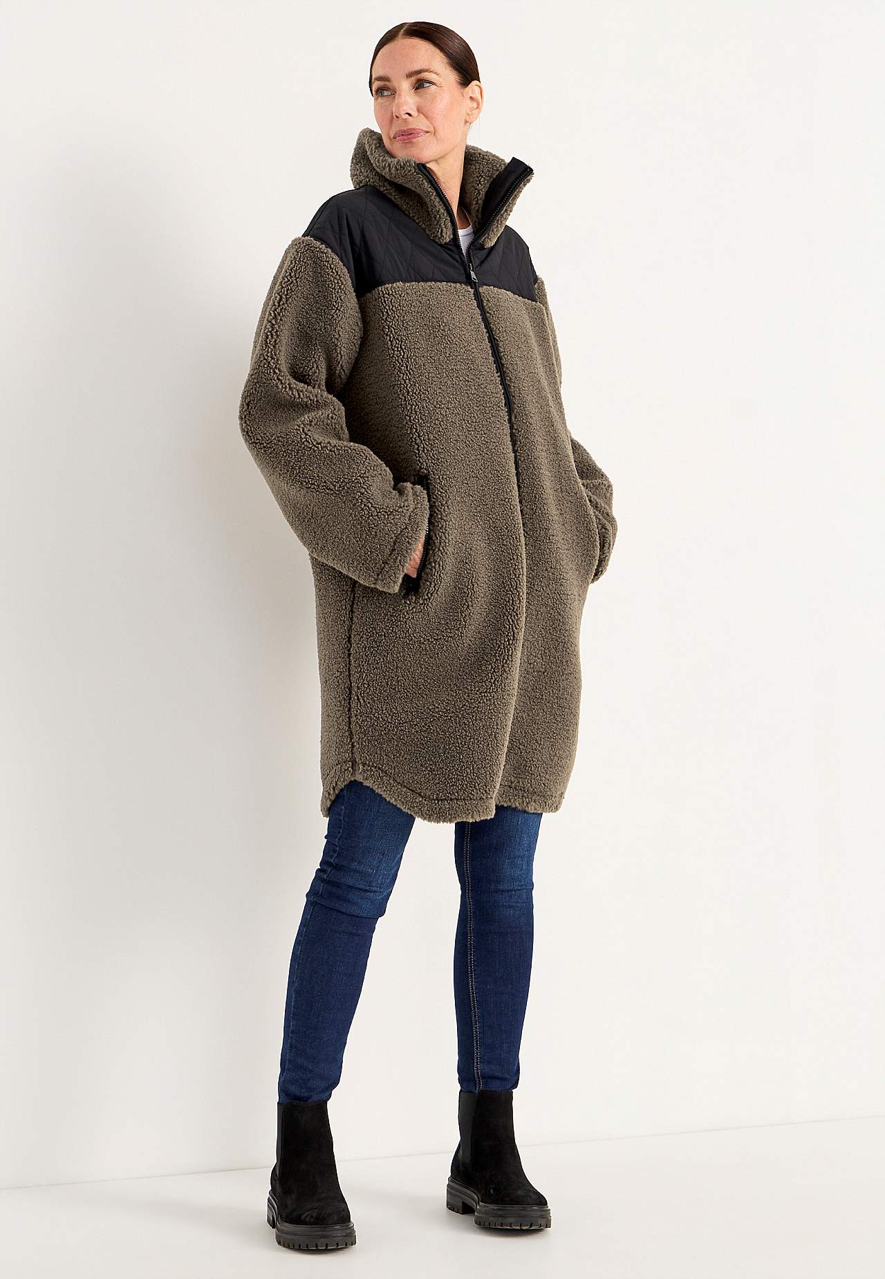Long pile jacket with high collar