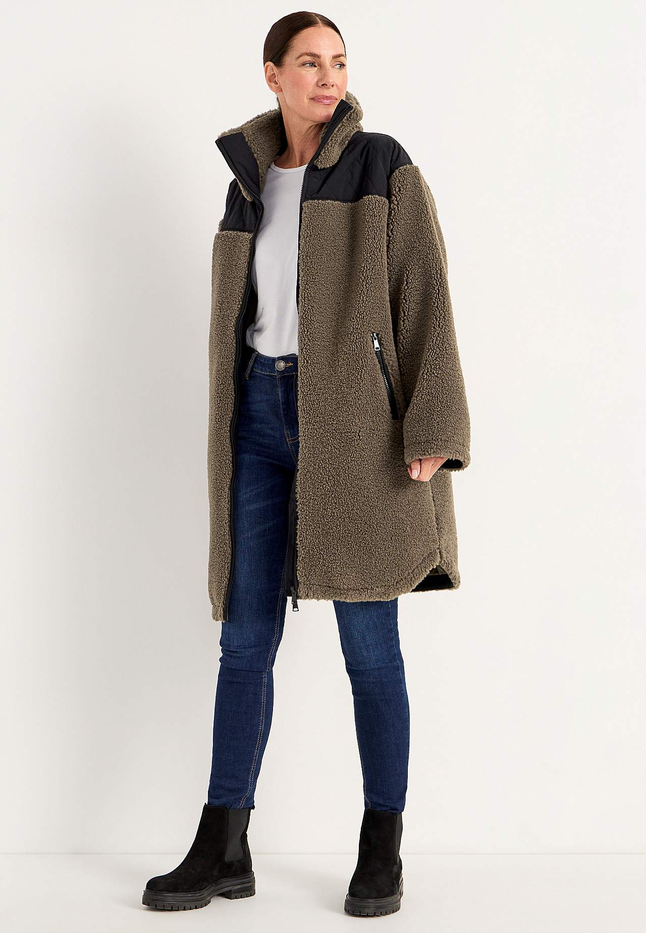 Long pile jacket with high collar