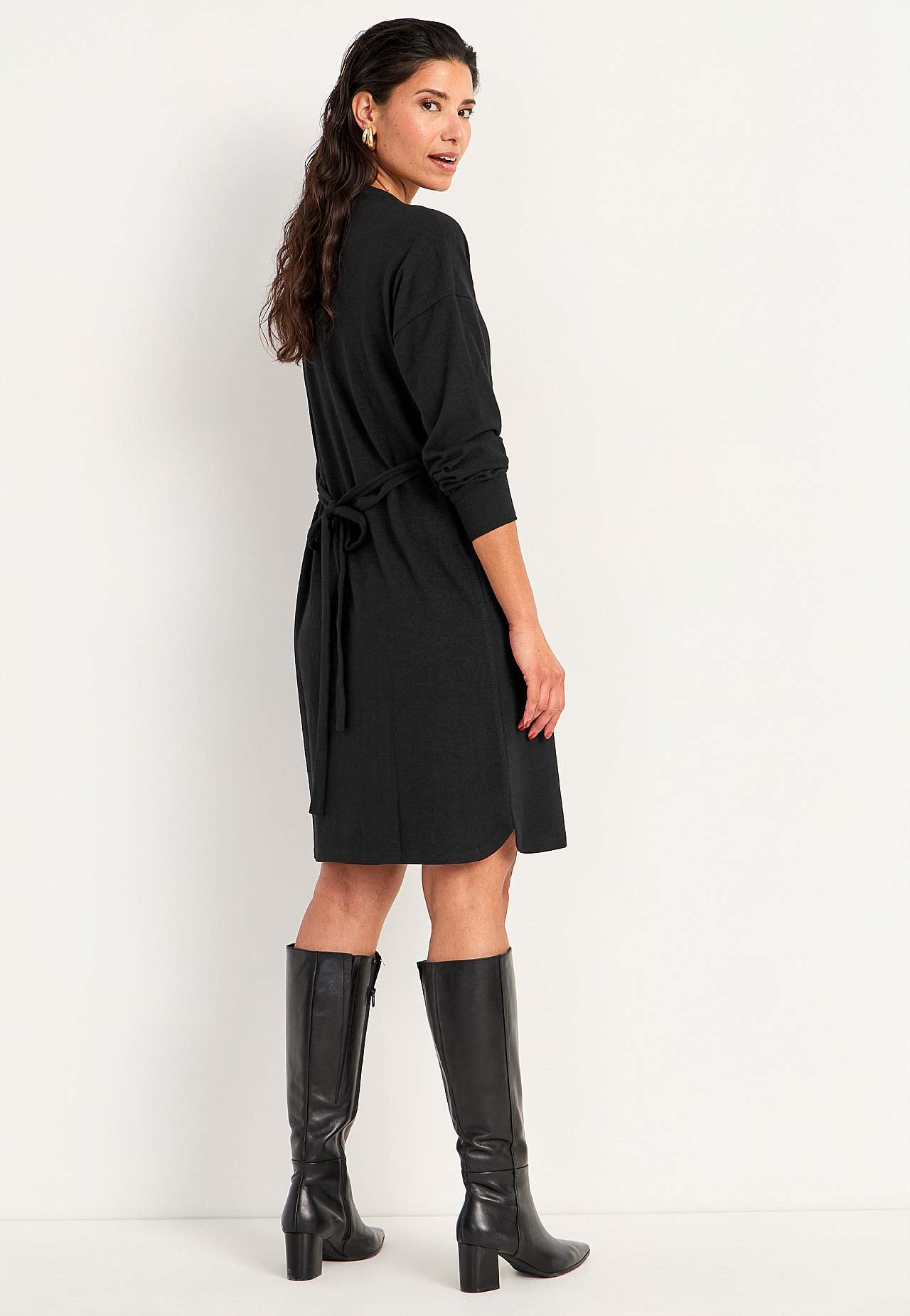 Jersey dress with self-tie belt