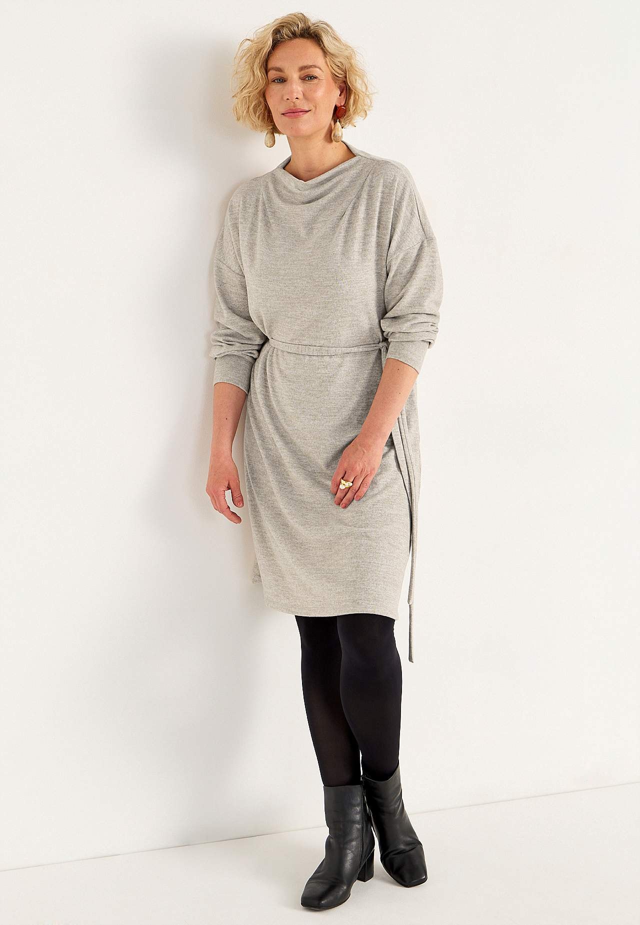 Jersey dress with self-tie belt