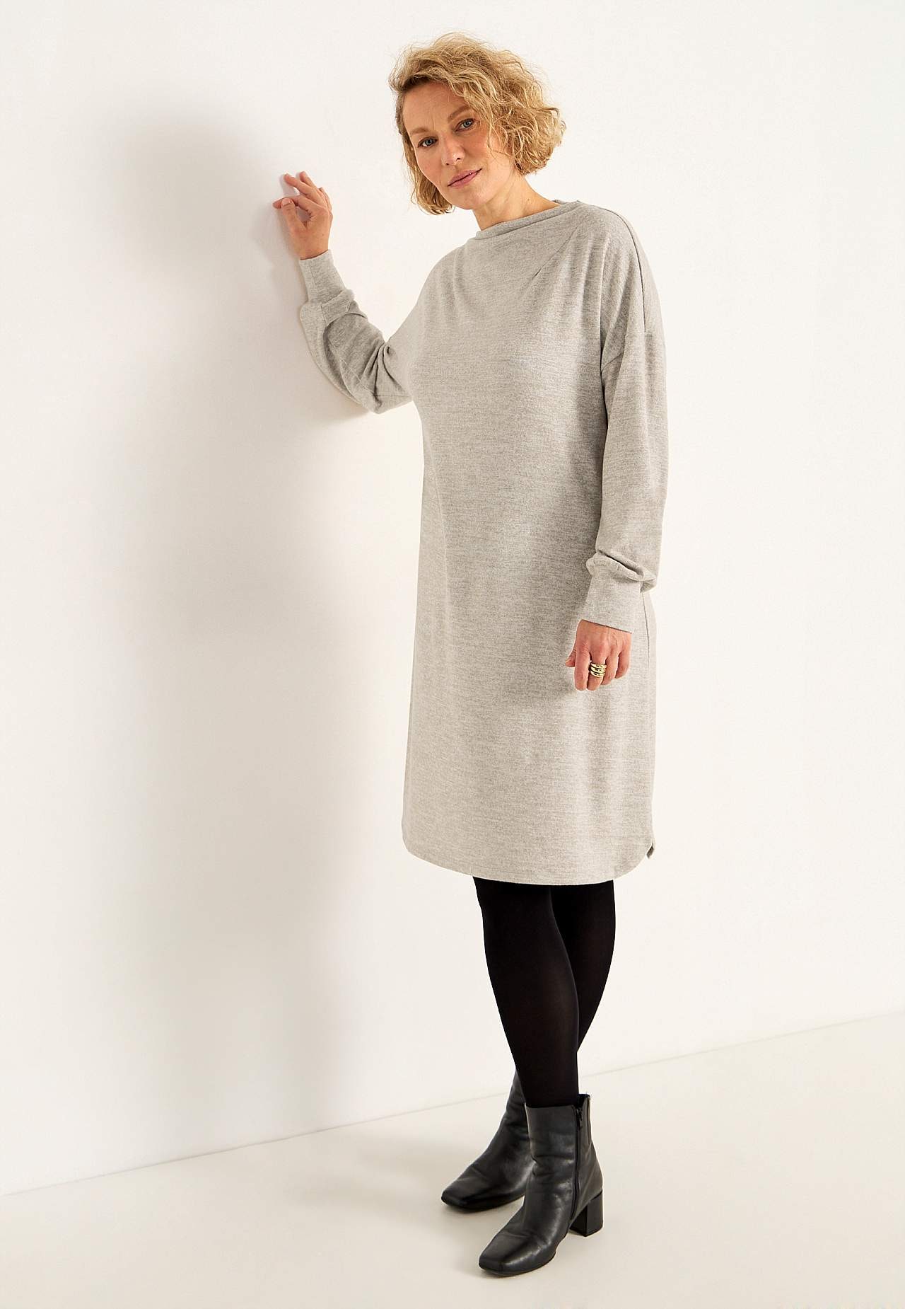 Jersey dress with self-tie belt
