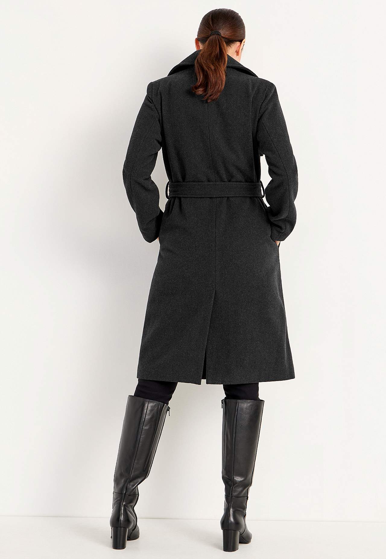 Classic, single-breasted coat