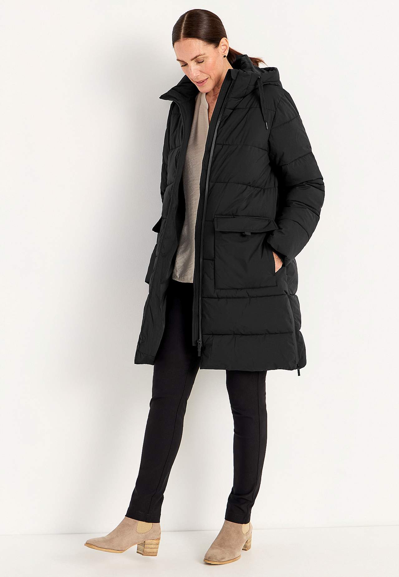 Warm coat with side zips at the bottom