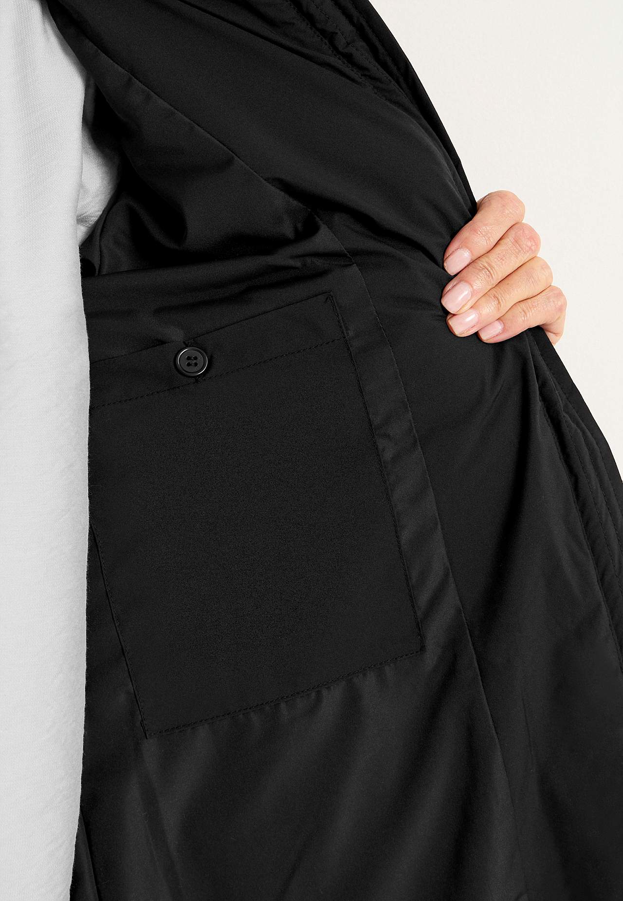 Warm coat with side zips at the bottom