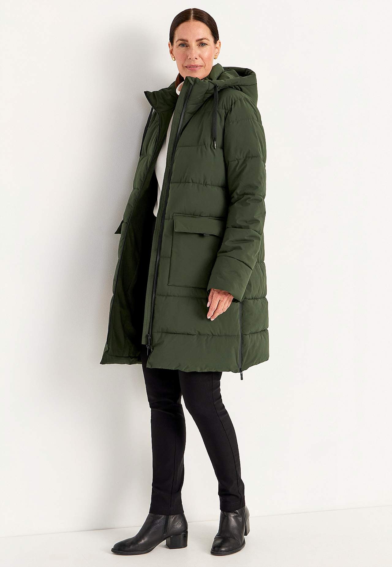 Warm coat with side zips at the bottom