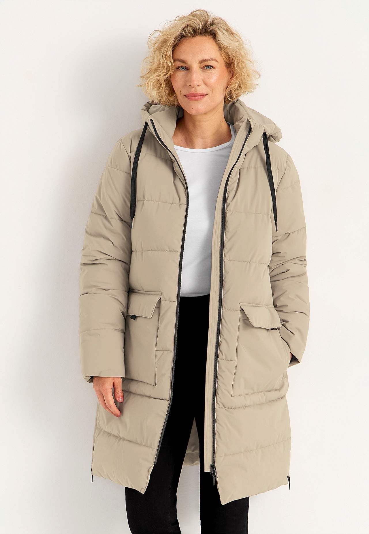 Warm coat with side zips at the bottom