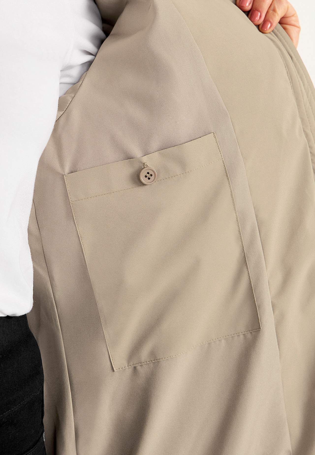 Warm coat with side zips at the bottom