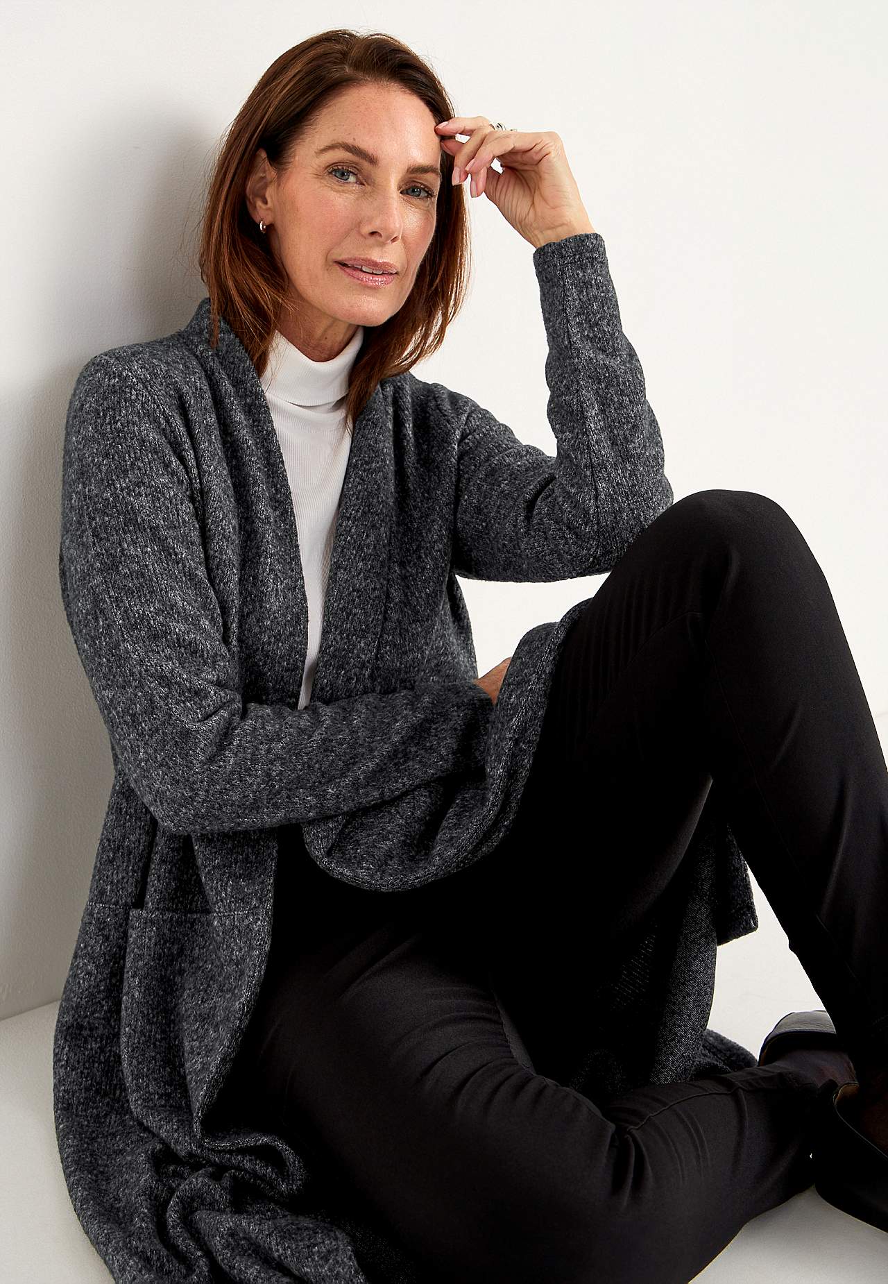 Super soft, long cardigan with pockets