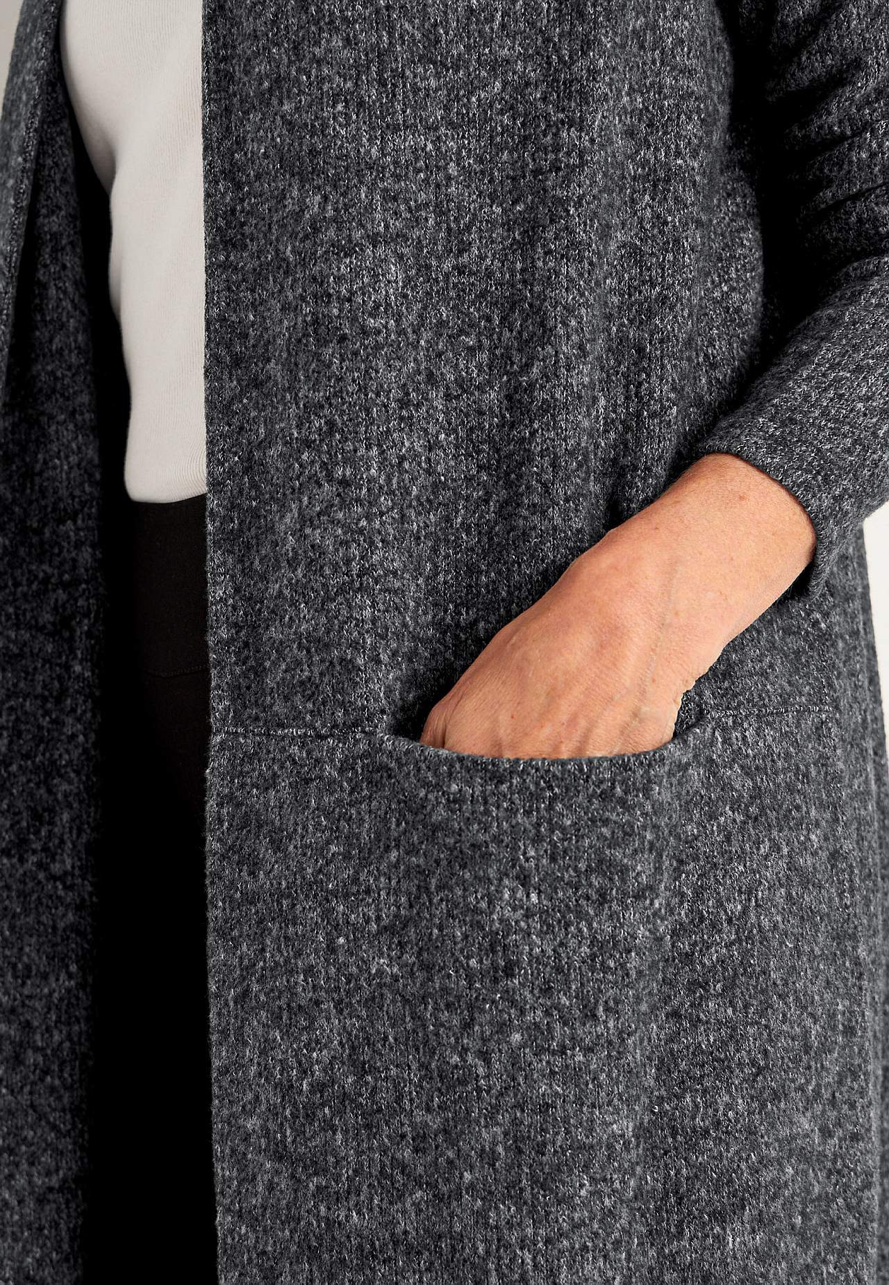 Super soft, long cardigan with pockets