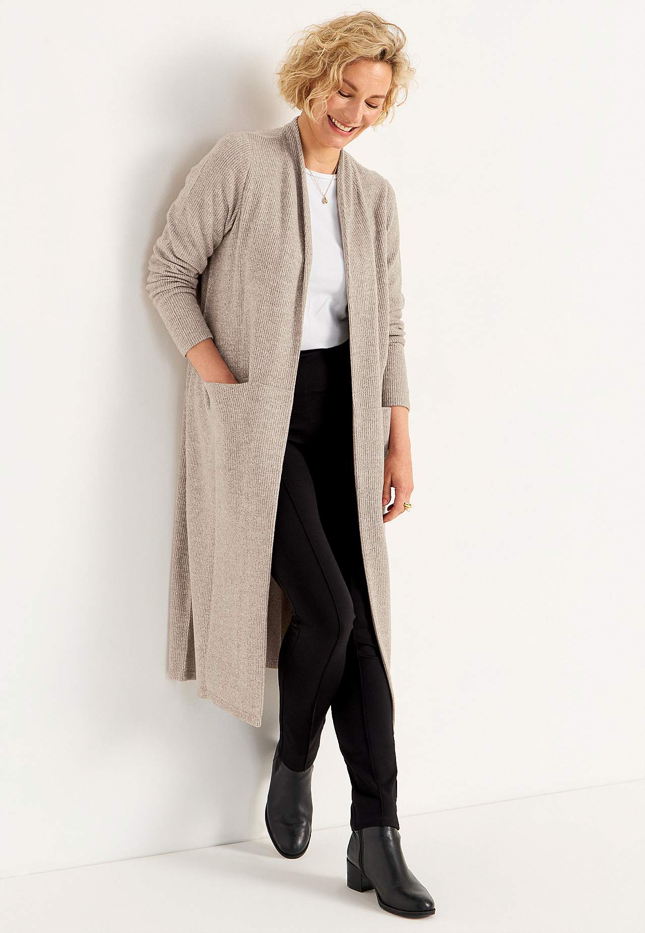 Super soft, long cardigan with pockets