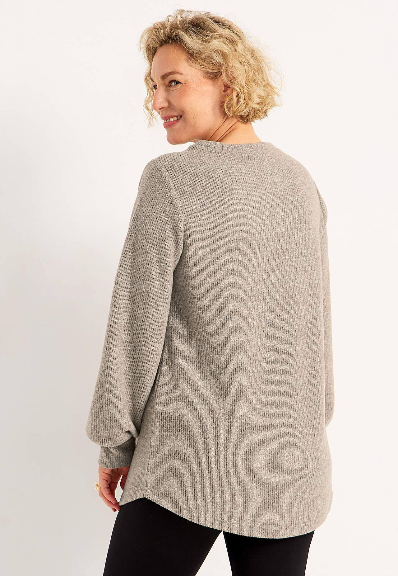 Knitted, soft jumper