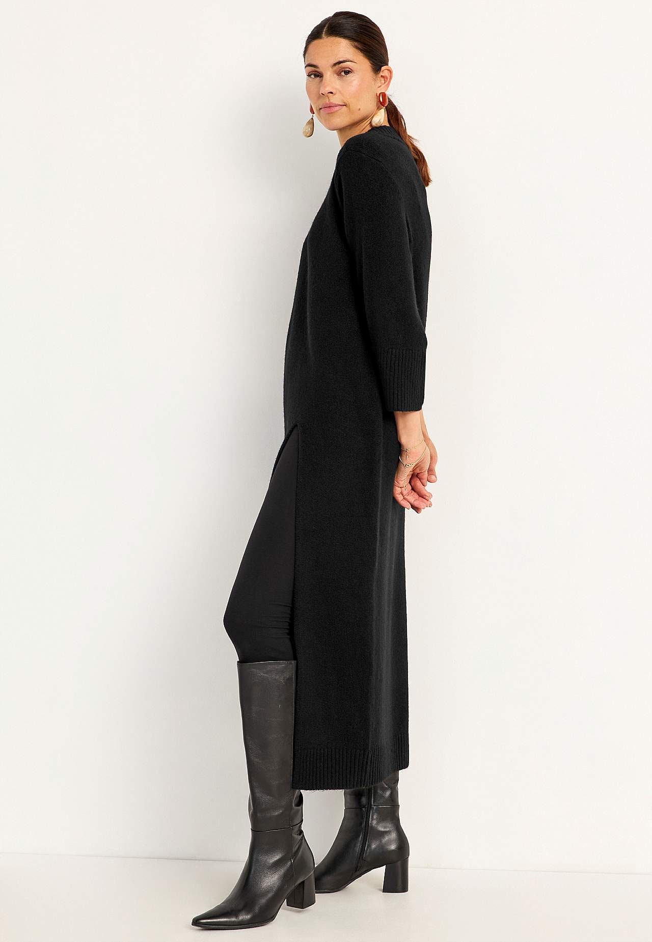 Knitted dress with high slit