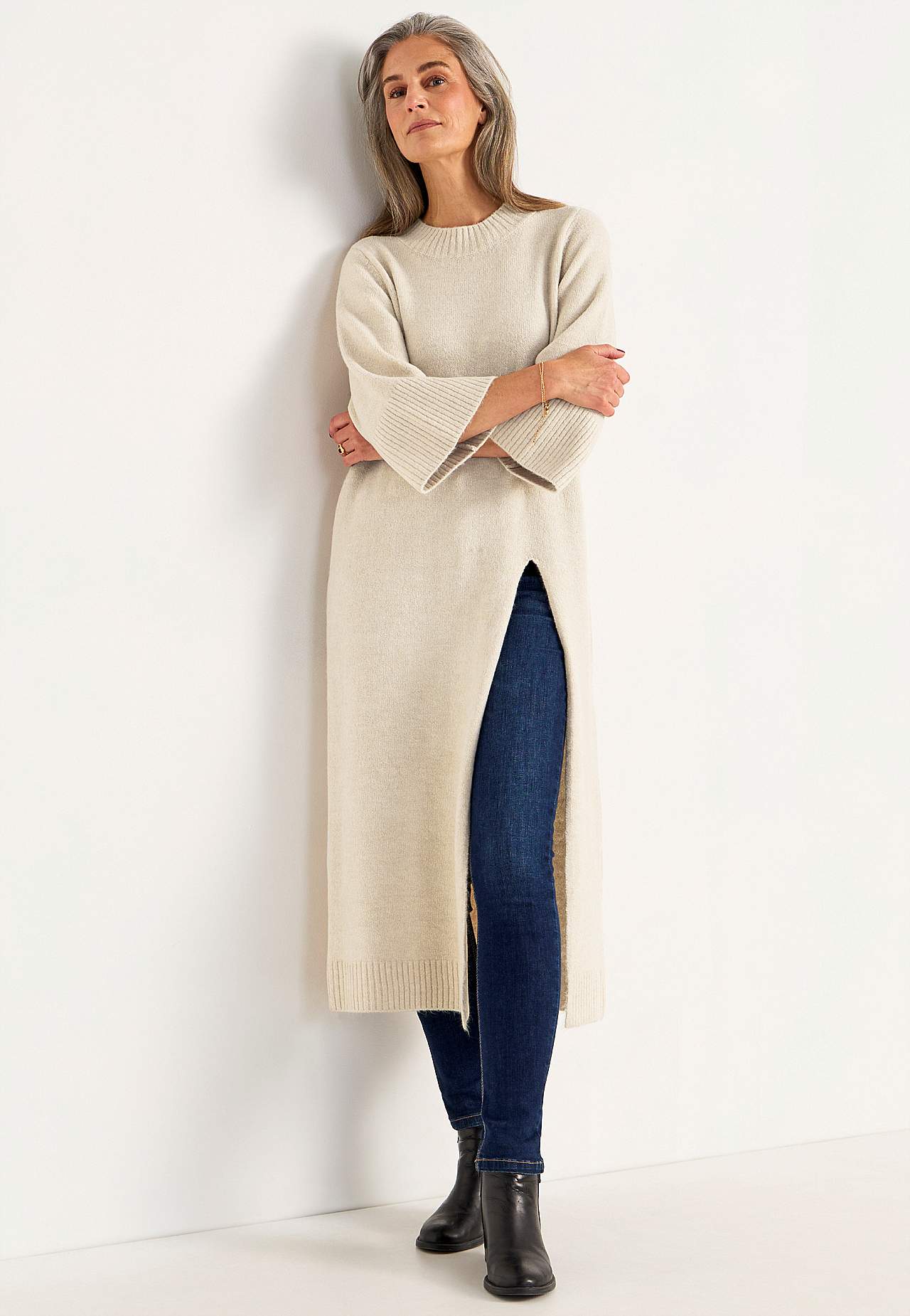 Knitted dress with high slit