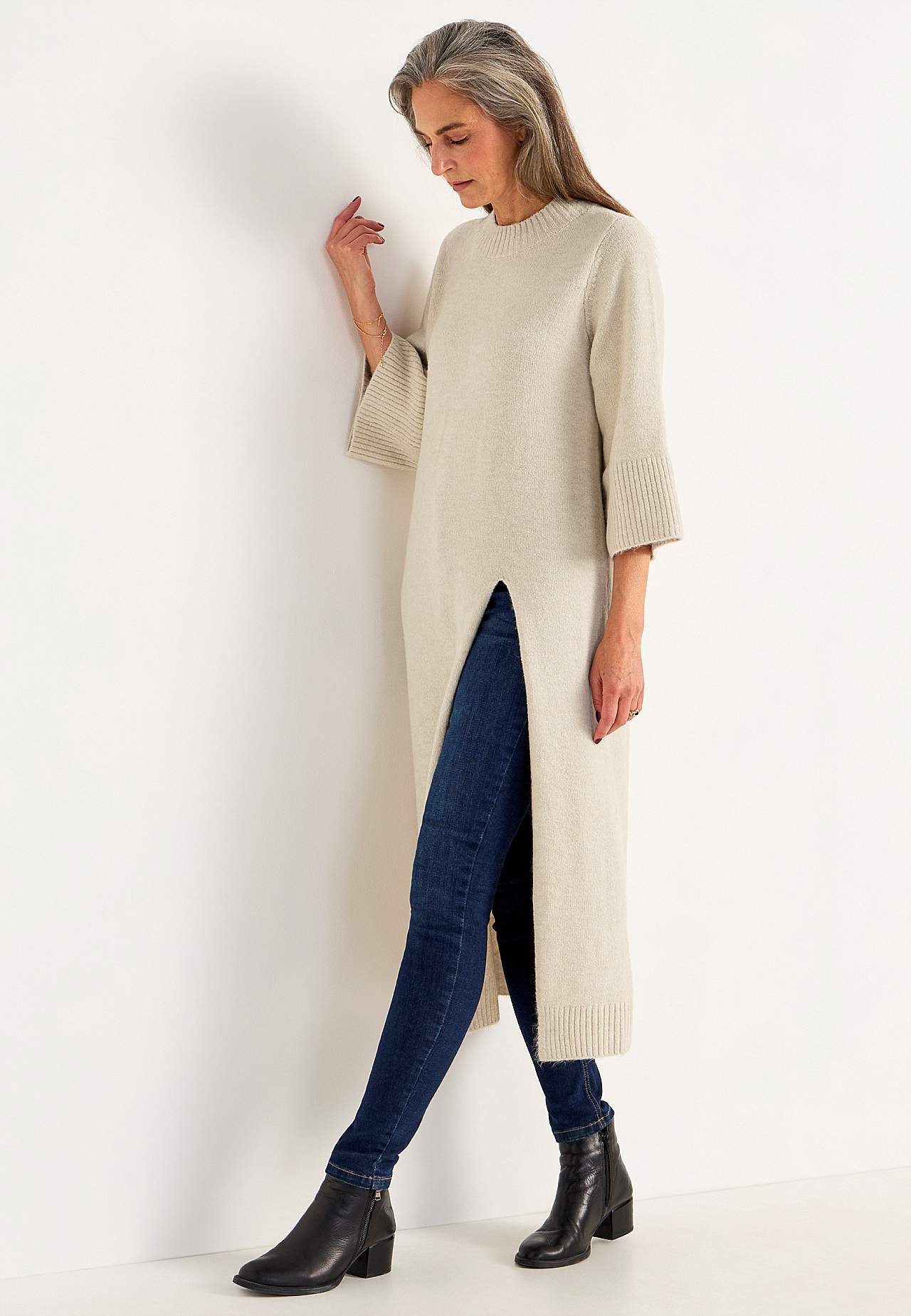 Knitted dress with high slit