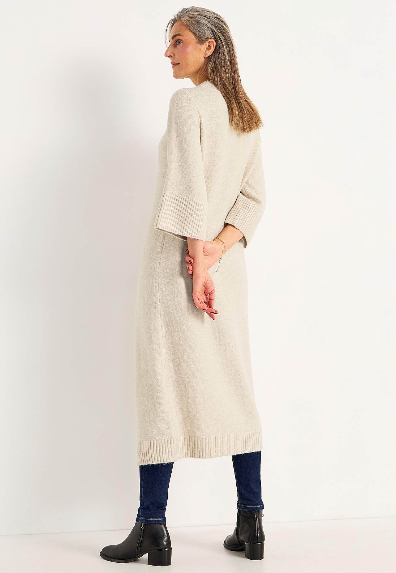 Knitted dress with high slit