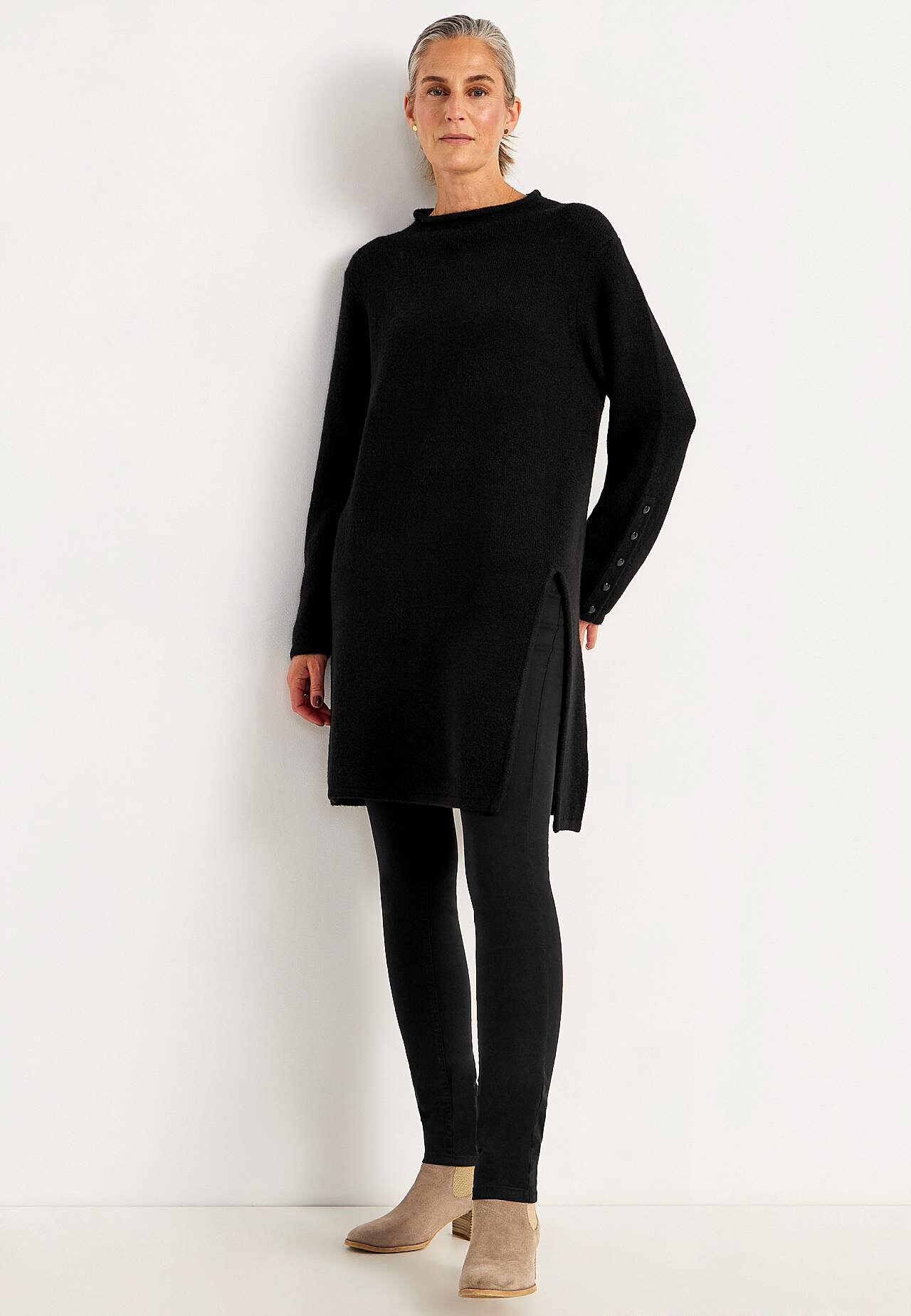 Knitted tunic with vent