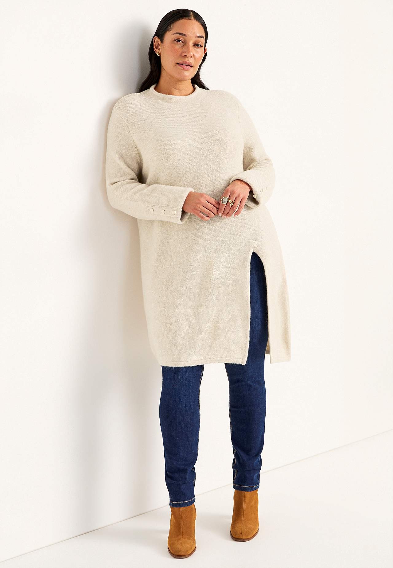Knitted tunic with vent