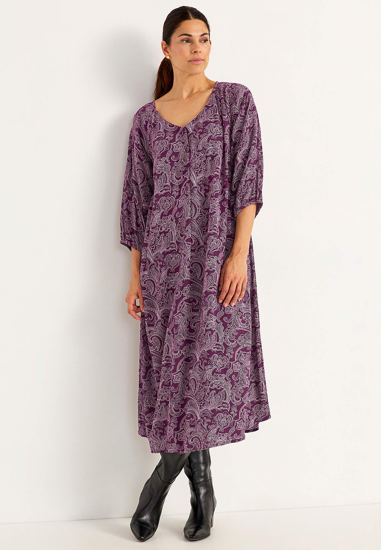 Patterned dress with buttons