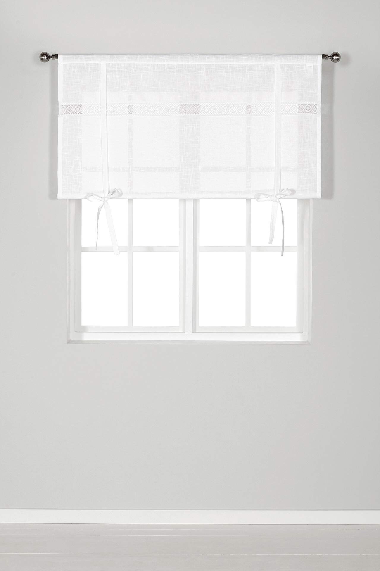 Roman blind with lace Monica