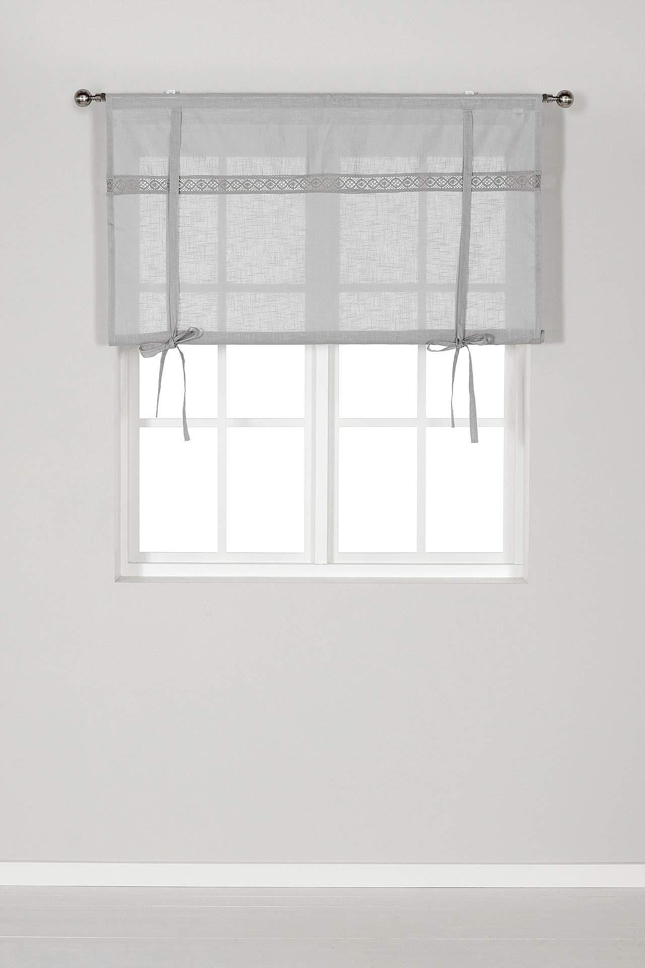 Roman blind with lace Monica