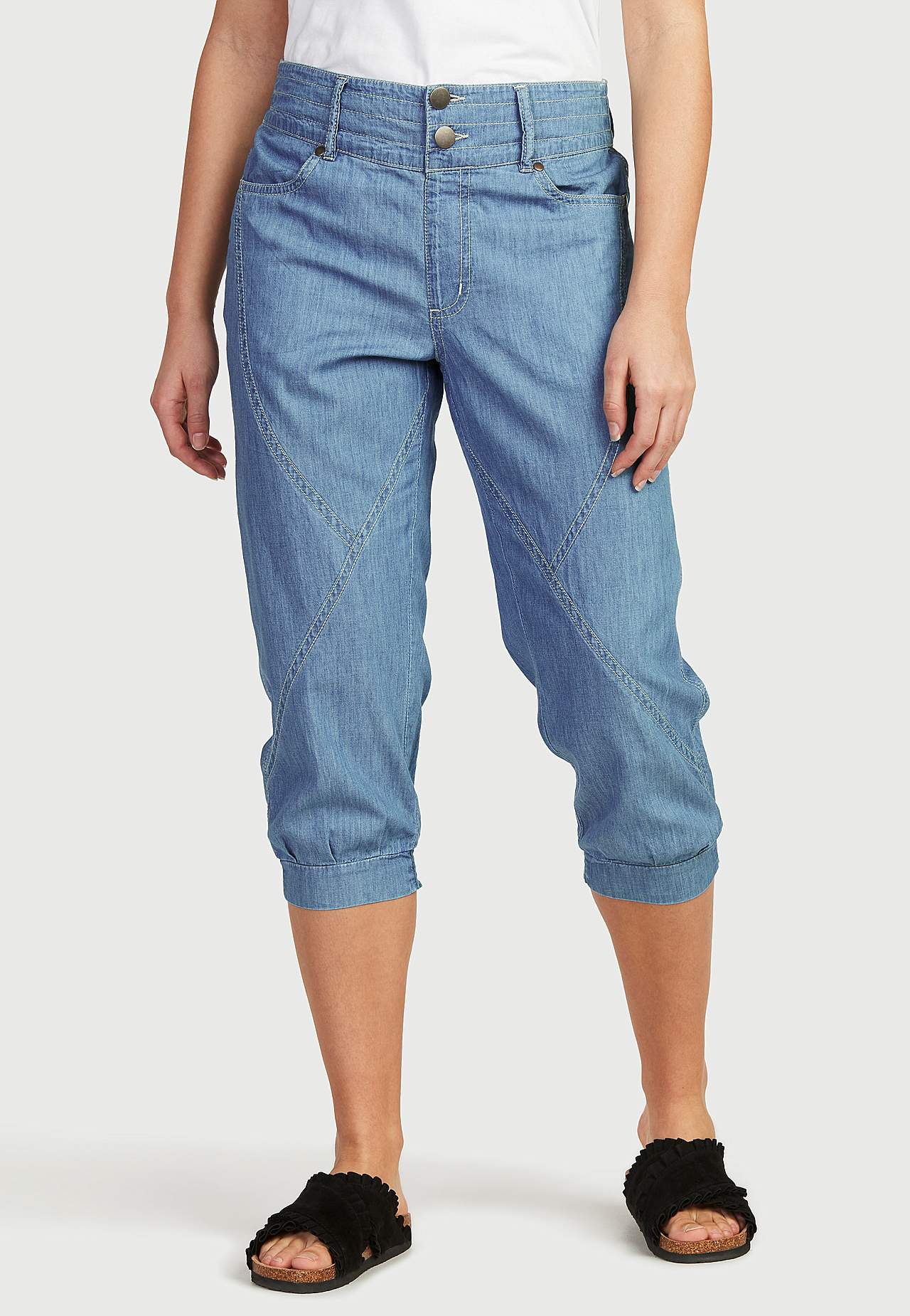 Woven capri trousers
