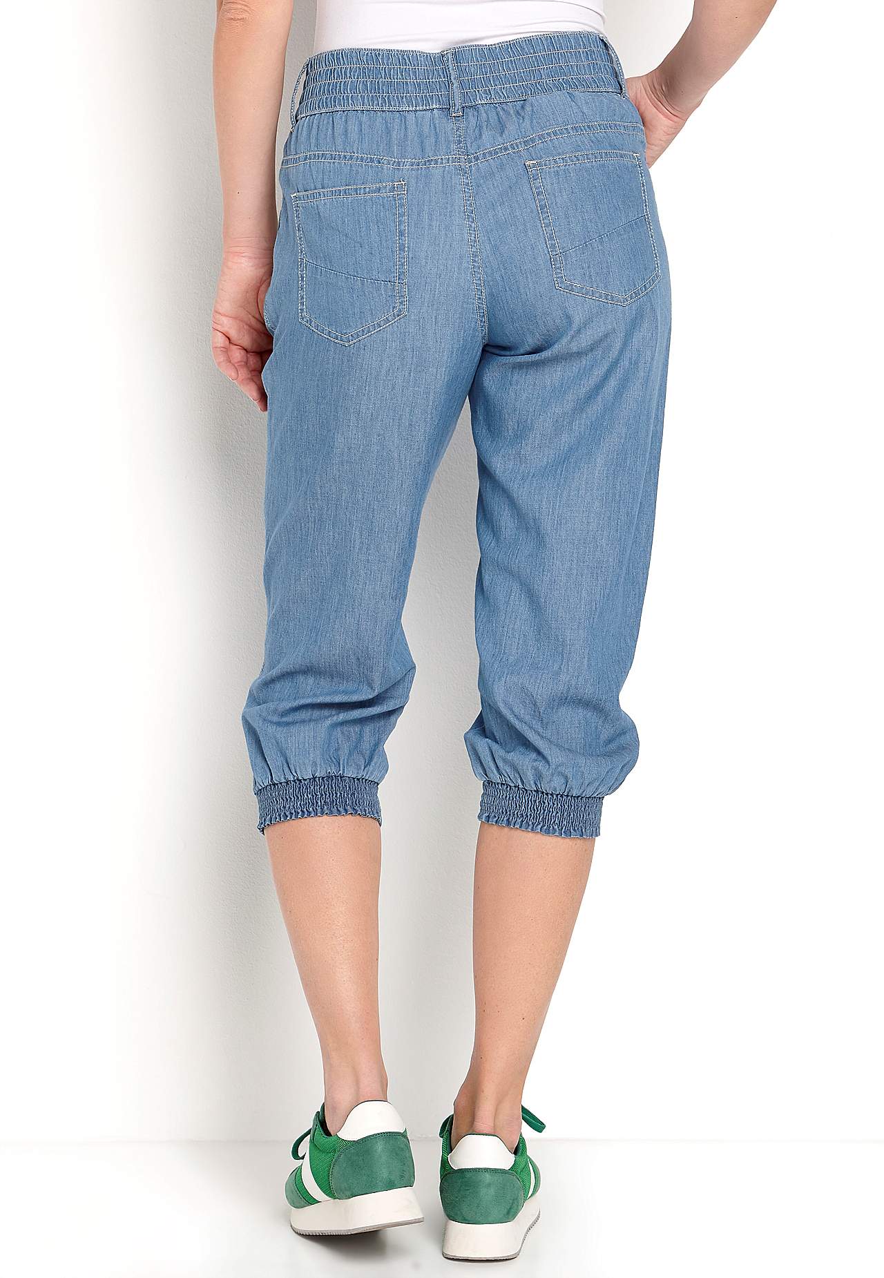 Woven capri trousers