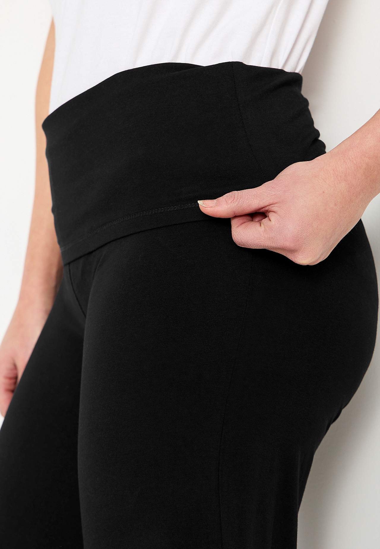 Capri trousers with wide waistband
