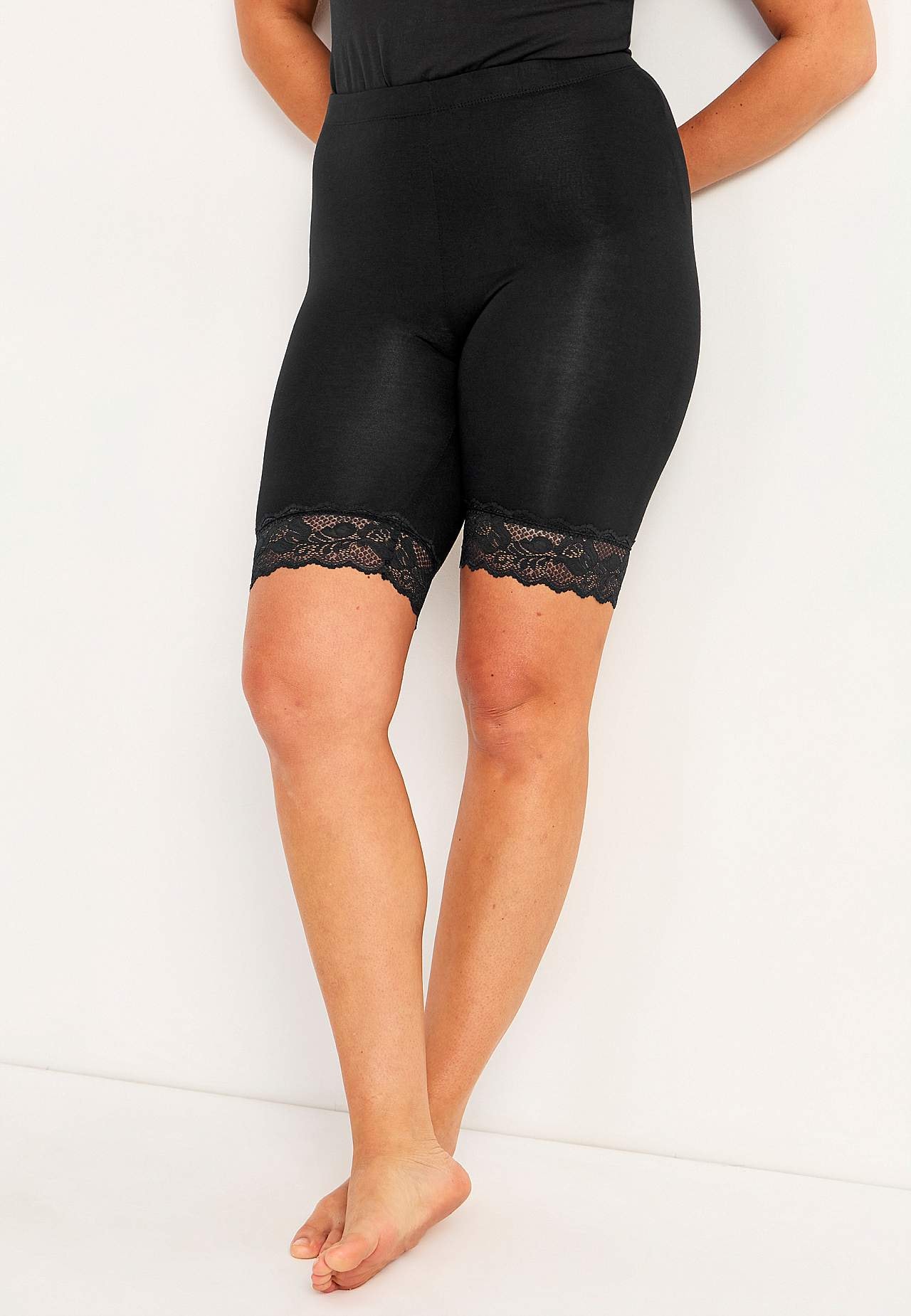 Cycling shorts with lace Josefin