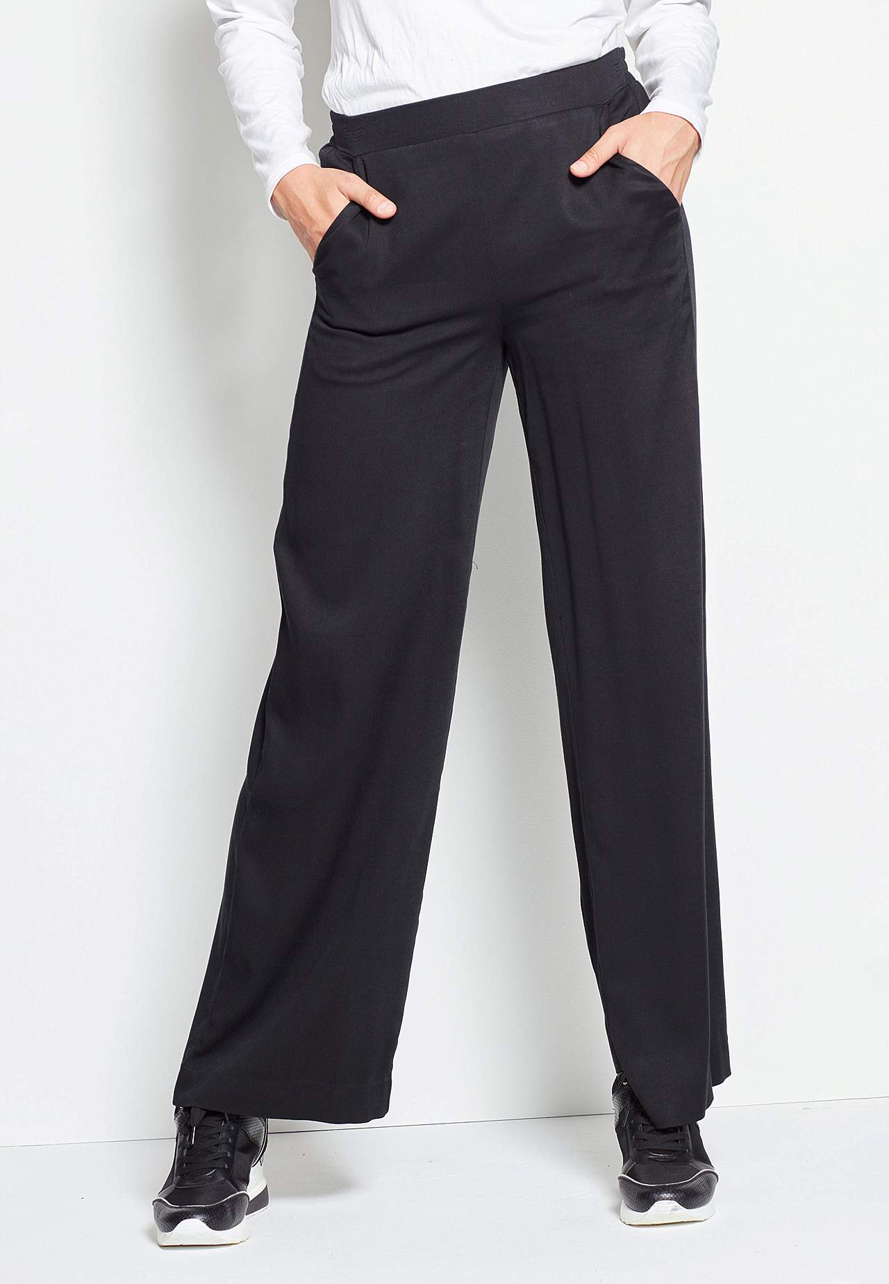 Wide leg trousers