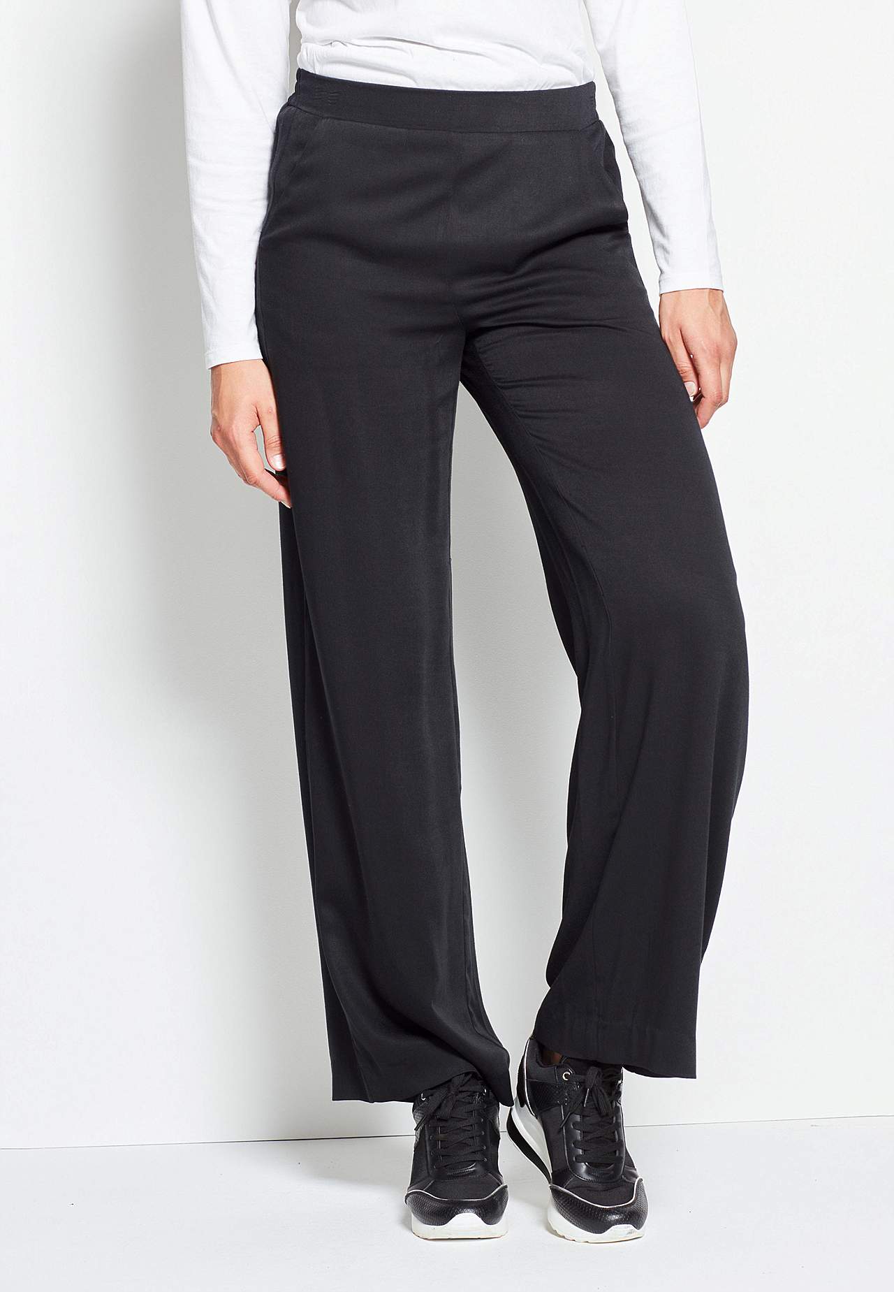Wide leg trousers