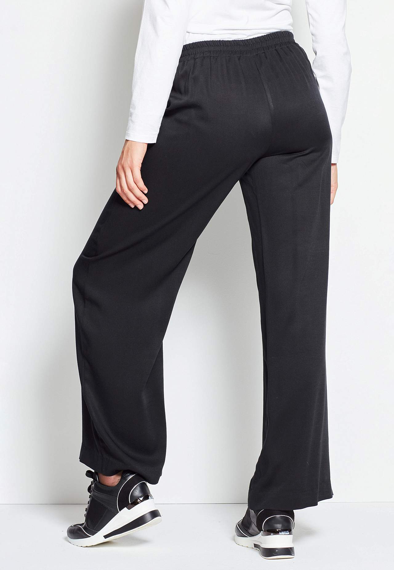 Wide leg trousers
