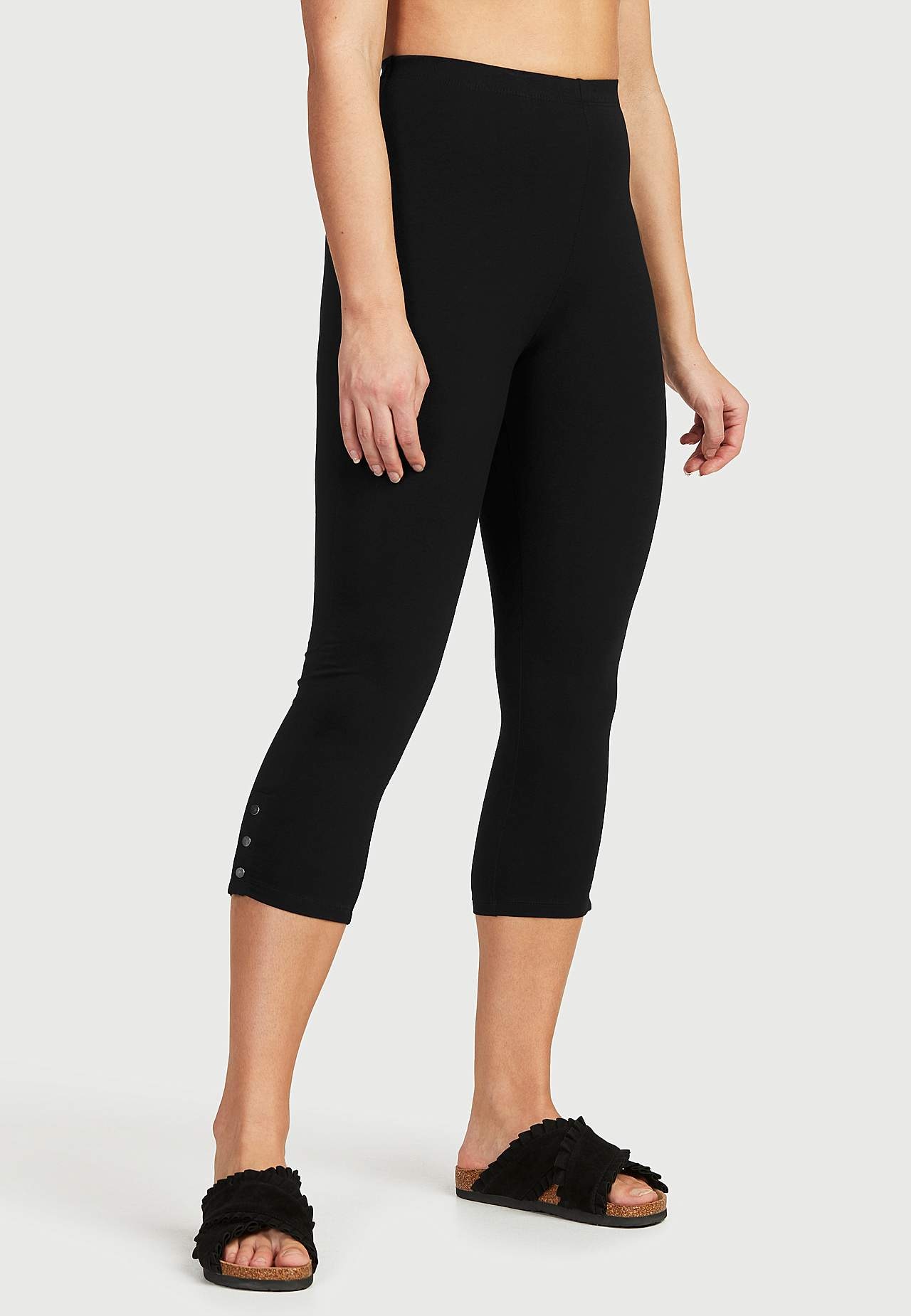 Capri leggings with nice button details Milly 2-pack
