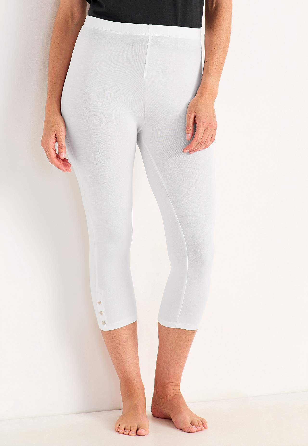 Capri leggings with nice button details Milly 2-pack