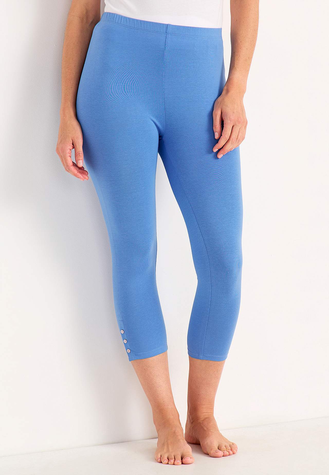 Capri leggings with nice button details Milly 2-pack