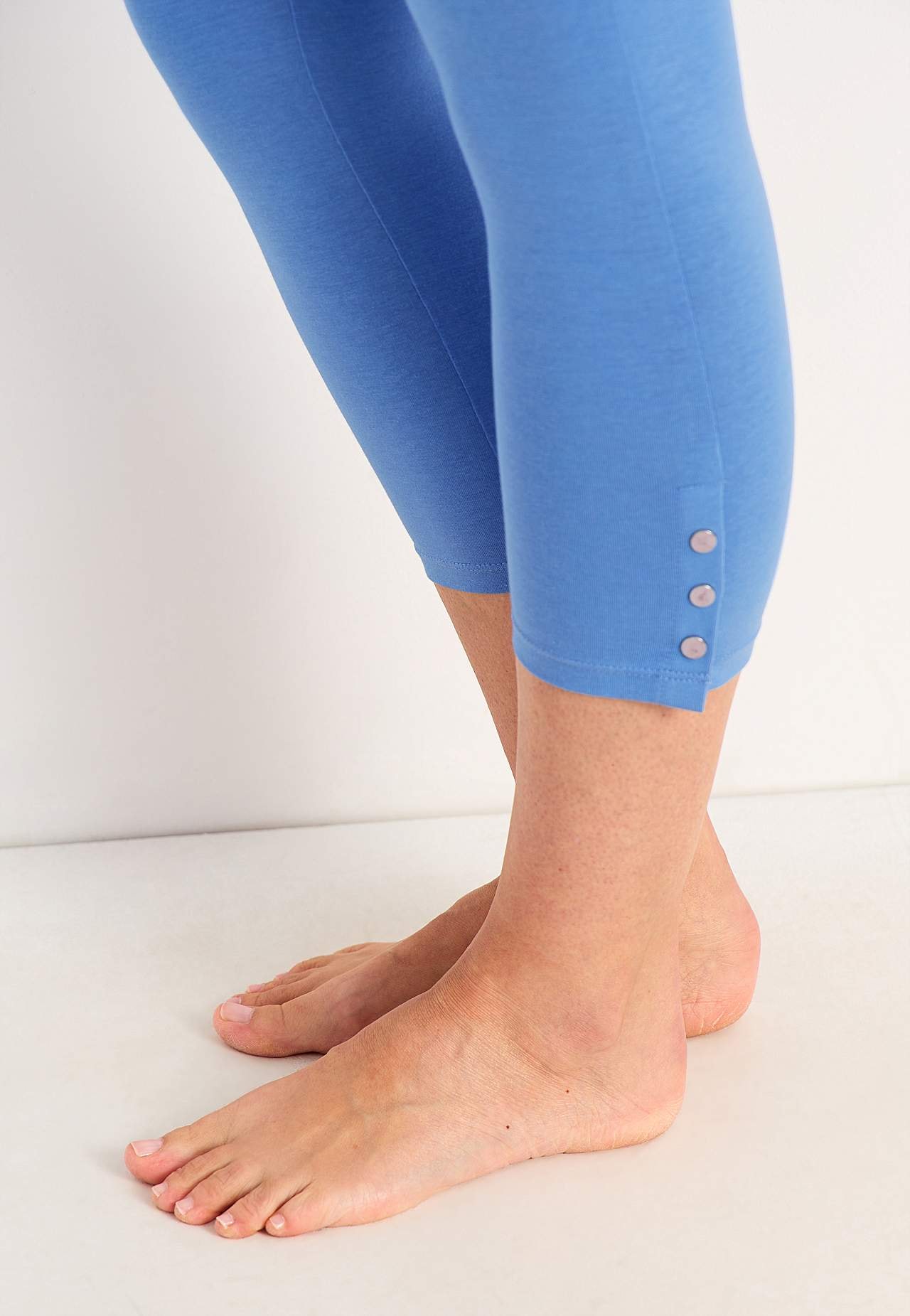 Capri leggings with nice button details Milly 2-pack