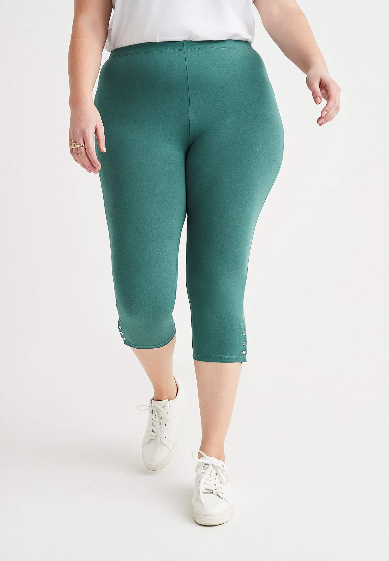 Capri leggings with nice button details Milly 2-pack